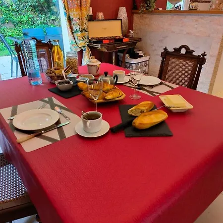 Couette-café L'orée 3*